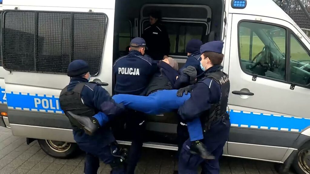 obywatel aresztowany pomnik smoleński