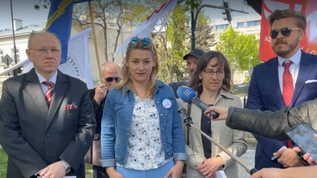 pikieta w obronie nauczycielki
